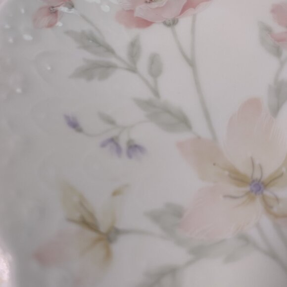 Lovely Mikasa Pastel Flowers Porcelain Heart - Picture 6 of 11